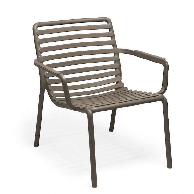 На фото: Лаунж-крісло Doga Relax Tabacco (40256.53.000), Пластикові крісла Nardi, каталог, ціна